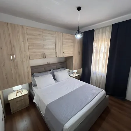 Vlora Guest House *
