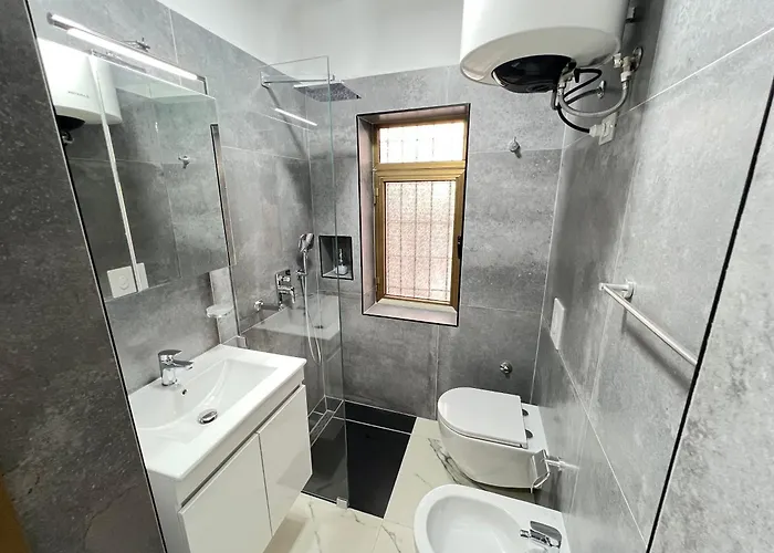 Vlora Guest House Apartment *